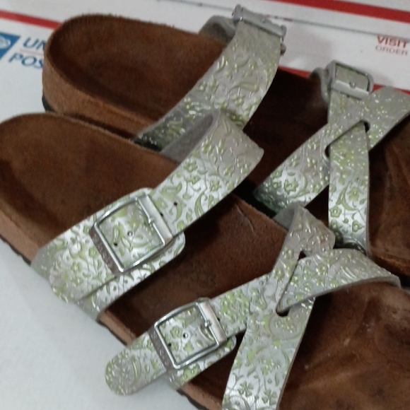 Birkenstock Birkis Stylish Women's Sandals with Silver Accents Size 38/7 - Picture 5 of 10